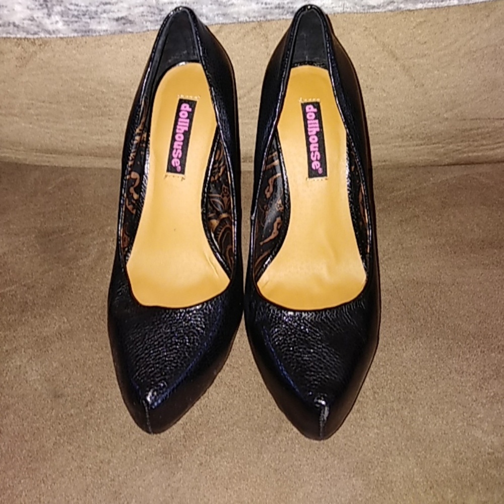 Wines size 6.5 heels